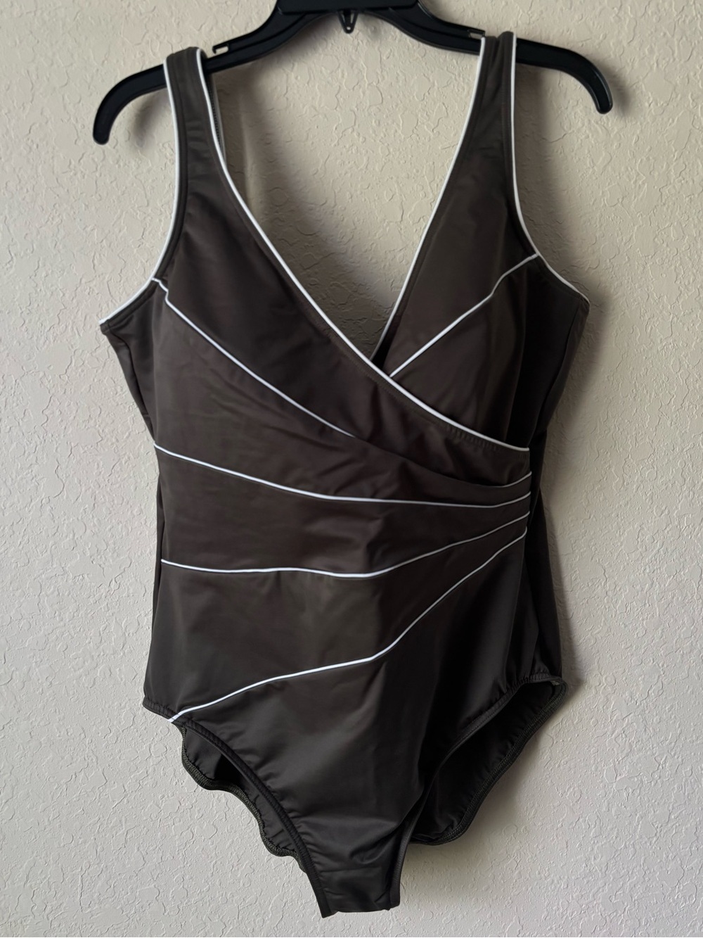 Miraclesuit | Women's Dark Green White Slimming Tummy Control Swimsuit Size 18